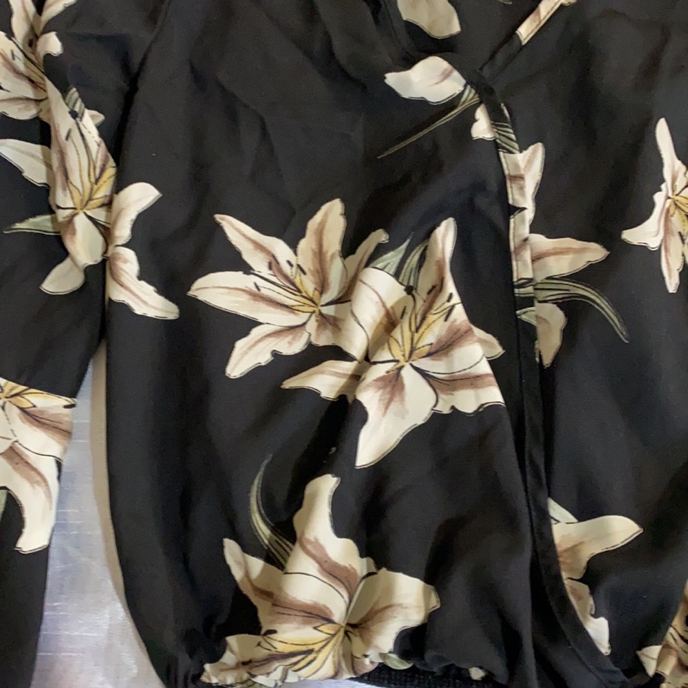 Black floral top - Picture 3 of 6